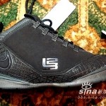 A live look at the All Black Zoom LeBron Soldier II
