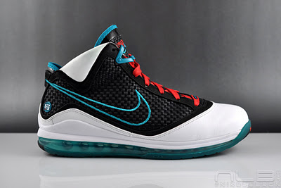 Best Look Yet at This Year's 'Red Carpet' Nike LeBron 7