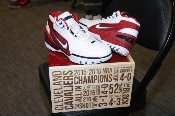 A king's ransom — the untold tales of the 2003 sneaker courtship of LeBron  James